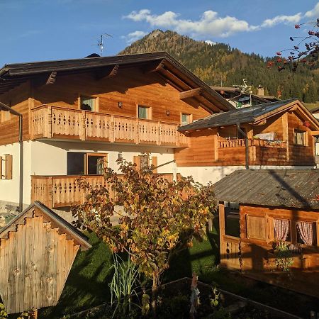 Ciasa Giorgina Pozza di Fassa Exterior foto