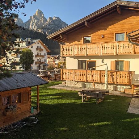 Ciasa Giorgina Pozza di Fassa Exterior foto